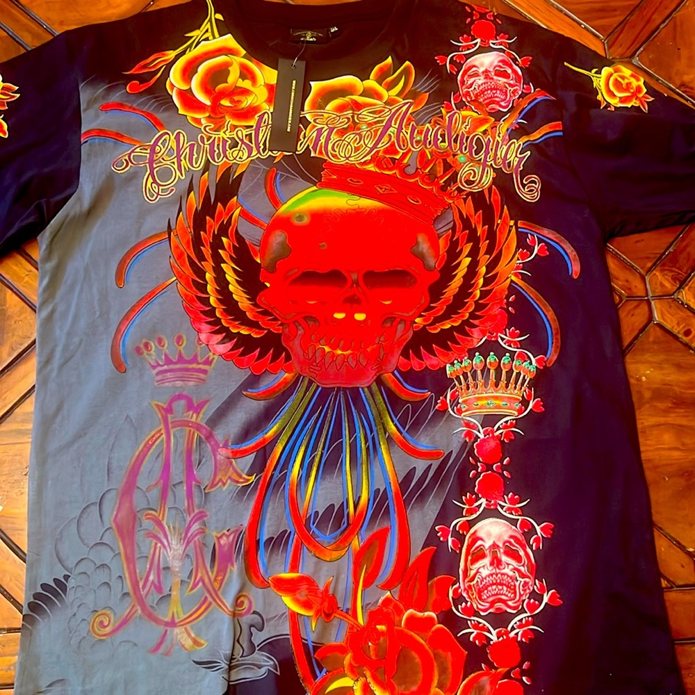 New with tags 3xl fits like an XL Christian Audigier t shirt.